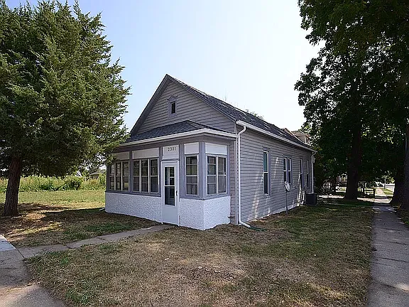 2301 N 27th St — Photo 2