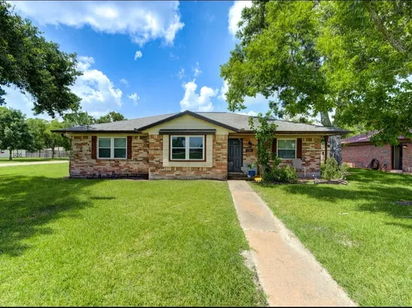 1226 Avenue H, Danbury, TX 77534
