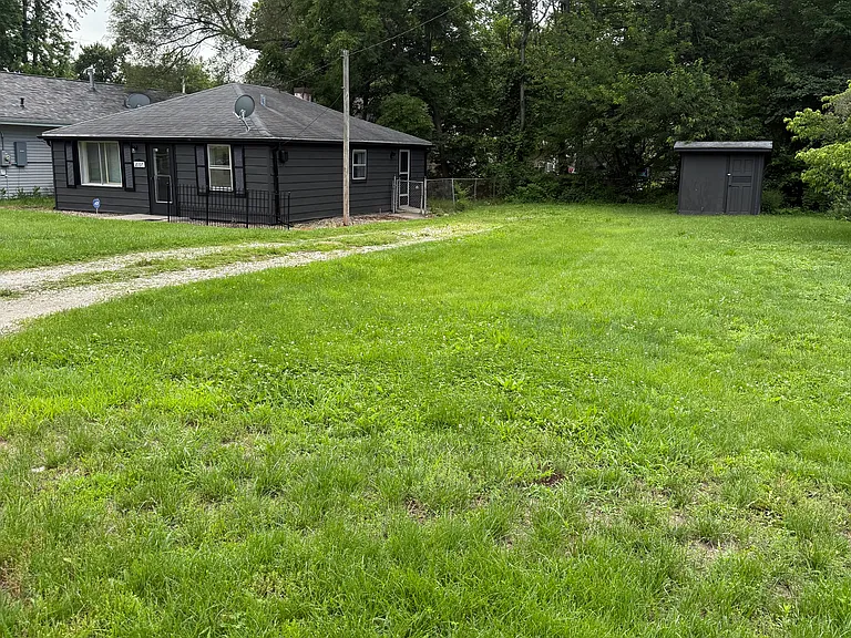 2107 N Lehman Rd — Photo 14