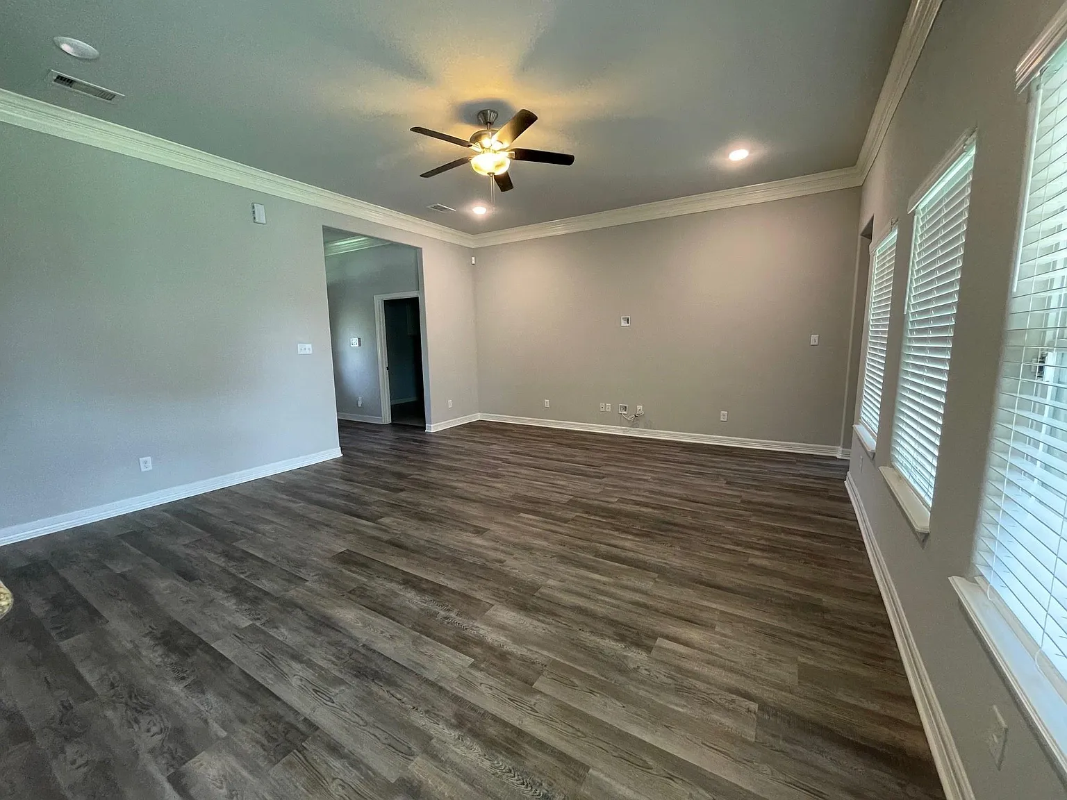 3 bed, 2.0 bath, 1816 sqft, $2,350 — Photo 3
