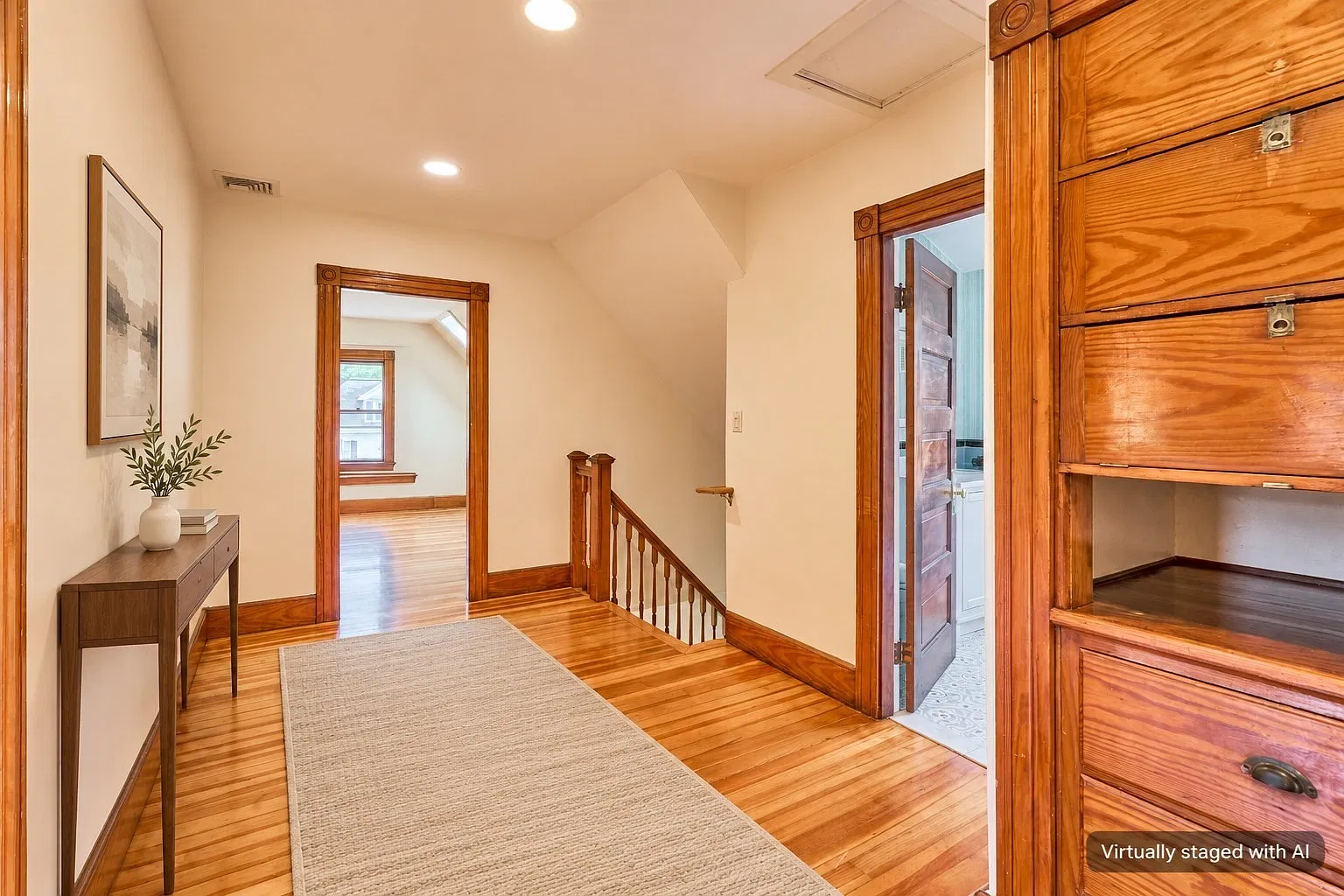 1 bed, 1.0 bath, 810 sqft, $1,950 — Photo 2
