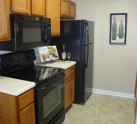 4th image of 927 Bradley Bell Dr