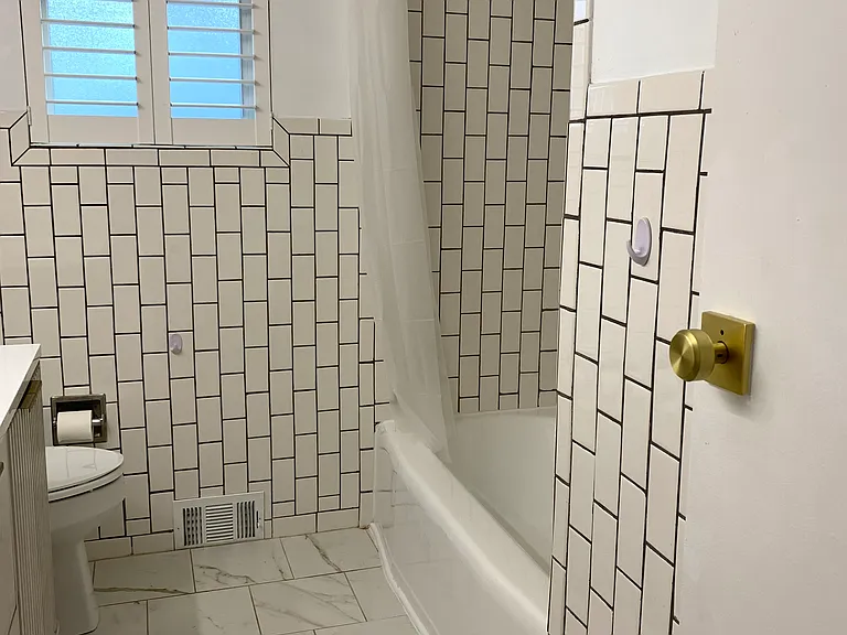 5014 35th Ave SW — Photo 16