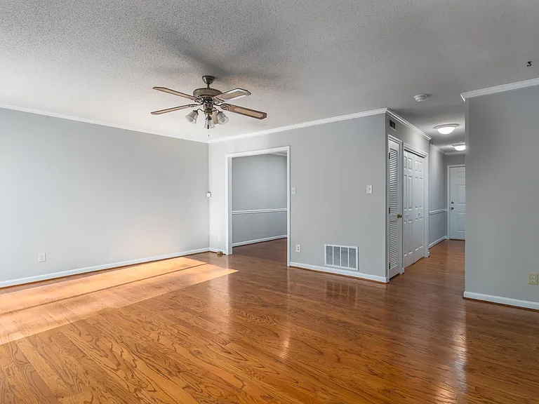 1149 Glendale Dr — Photo 7