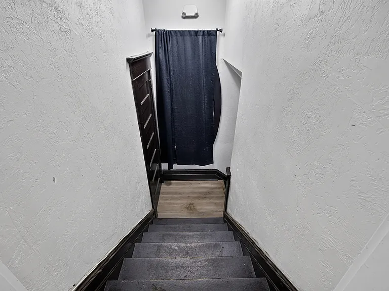 918 Elm St — Photo 25