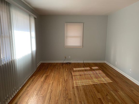 2nd image of 1738 Oxford Dr
