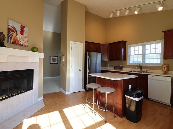 4th image of 587 Stockbridge Dr