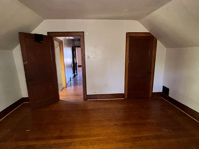 2120 Saint Louis Ave — Photo 9