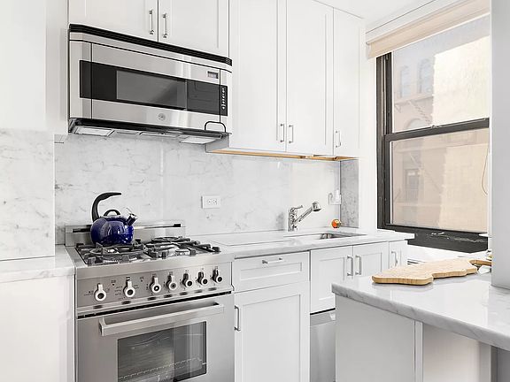 3rd image of 161 W 16th St APT 5F
