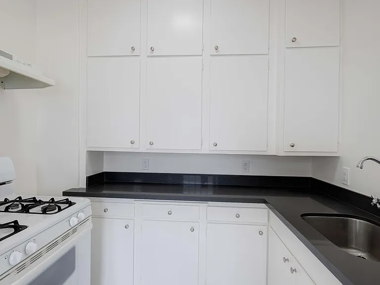1895 Jefferson St #306 — Photo 4