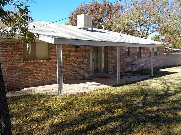 2nd image of 1800 N Blanco Dr