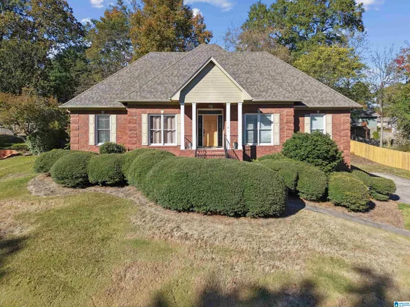 305 Roundabout Dr, Trussville, AL 35173