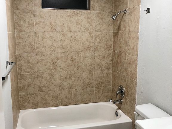 5th image of 2905 Highland Ave APT 1