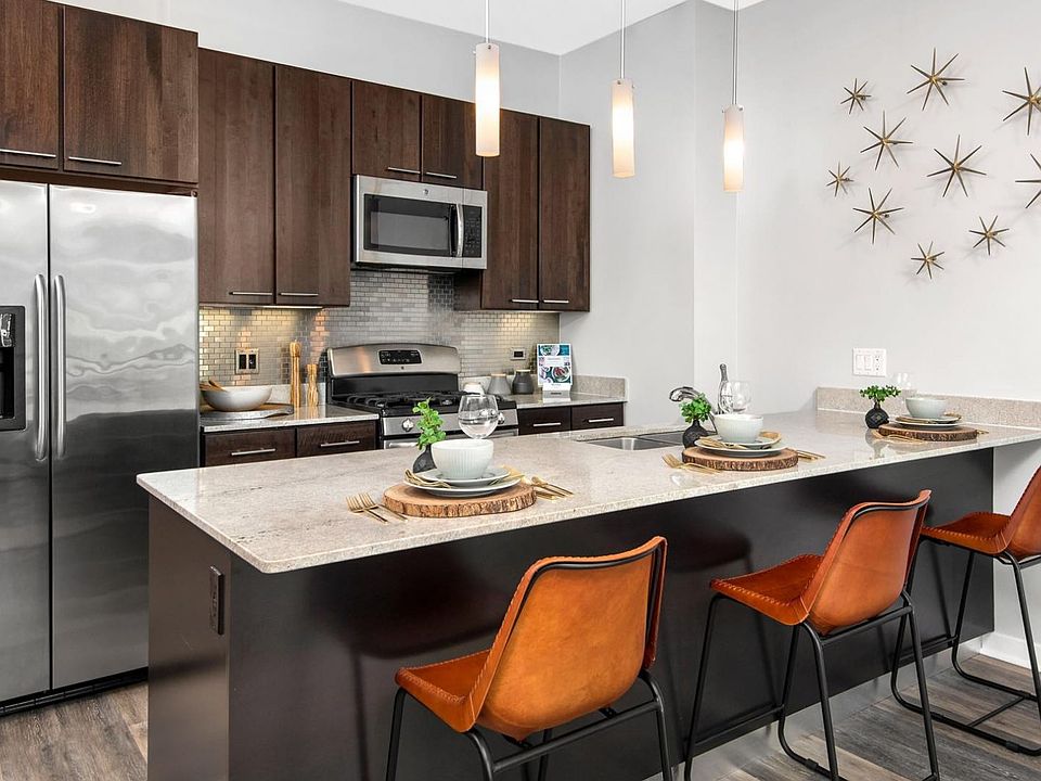 1st image of 467 W Huron St #1202