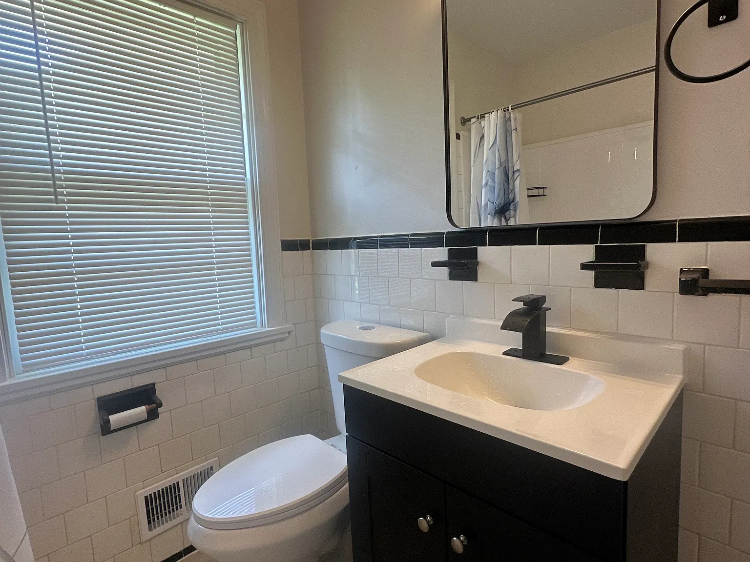 3 bed, 1269 sqft, $2,100 — Photo 4