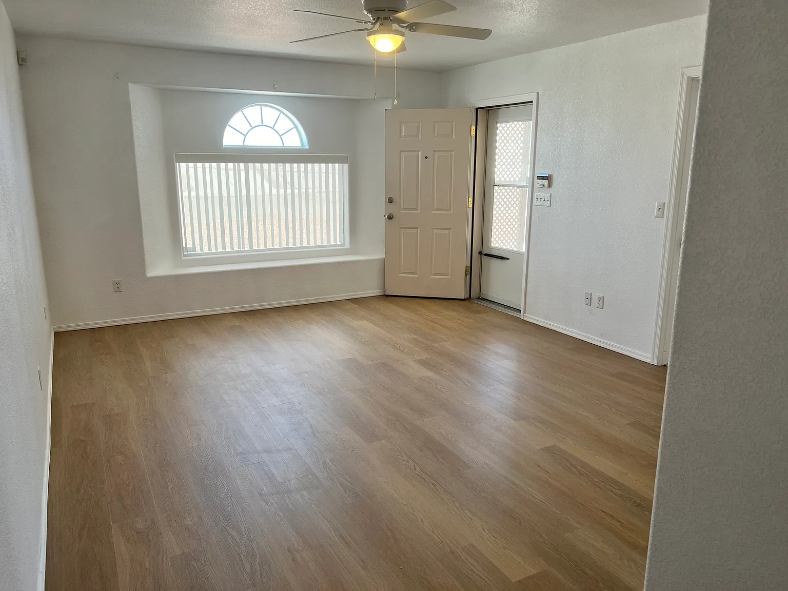 1 bed, 873 sqft, $900 — Photo 4