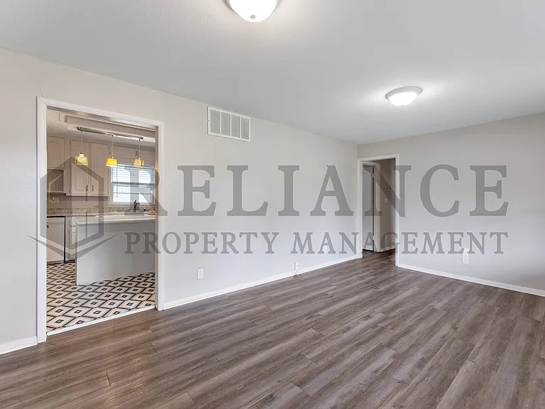 1642 E Denver Dr — Photo 6