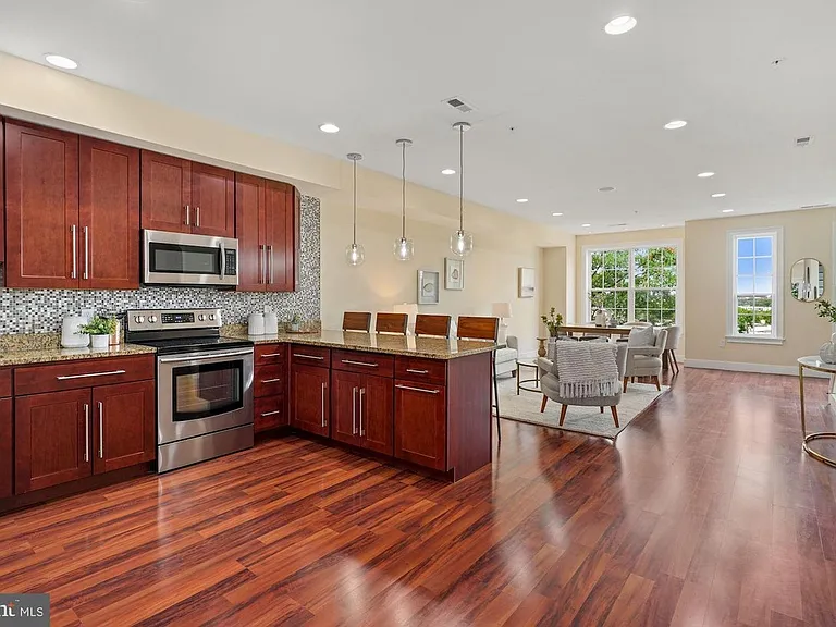 1143 Summit St NE #2 — Photo 6