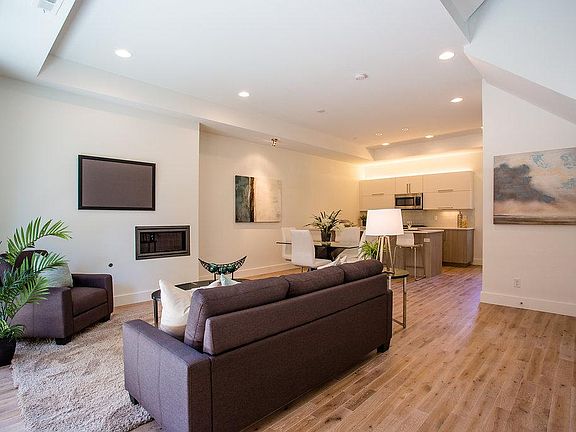 Open Floor Plan w/ Gas Fireplace