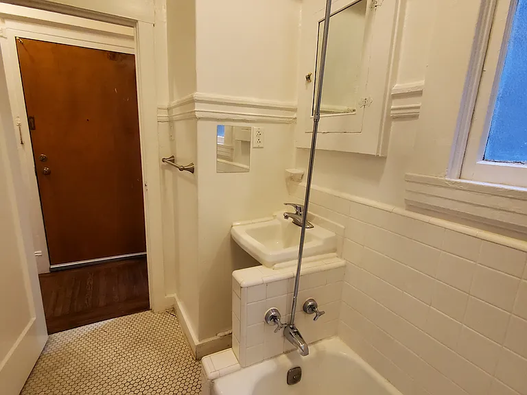 935 Hyde St #1 — Photo 13