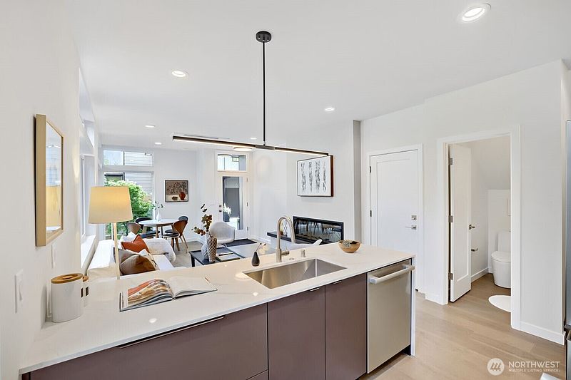 5th image of 811 NE 90th Street
