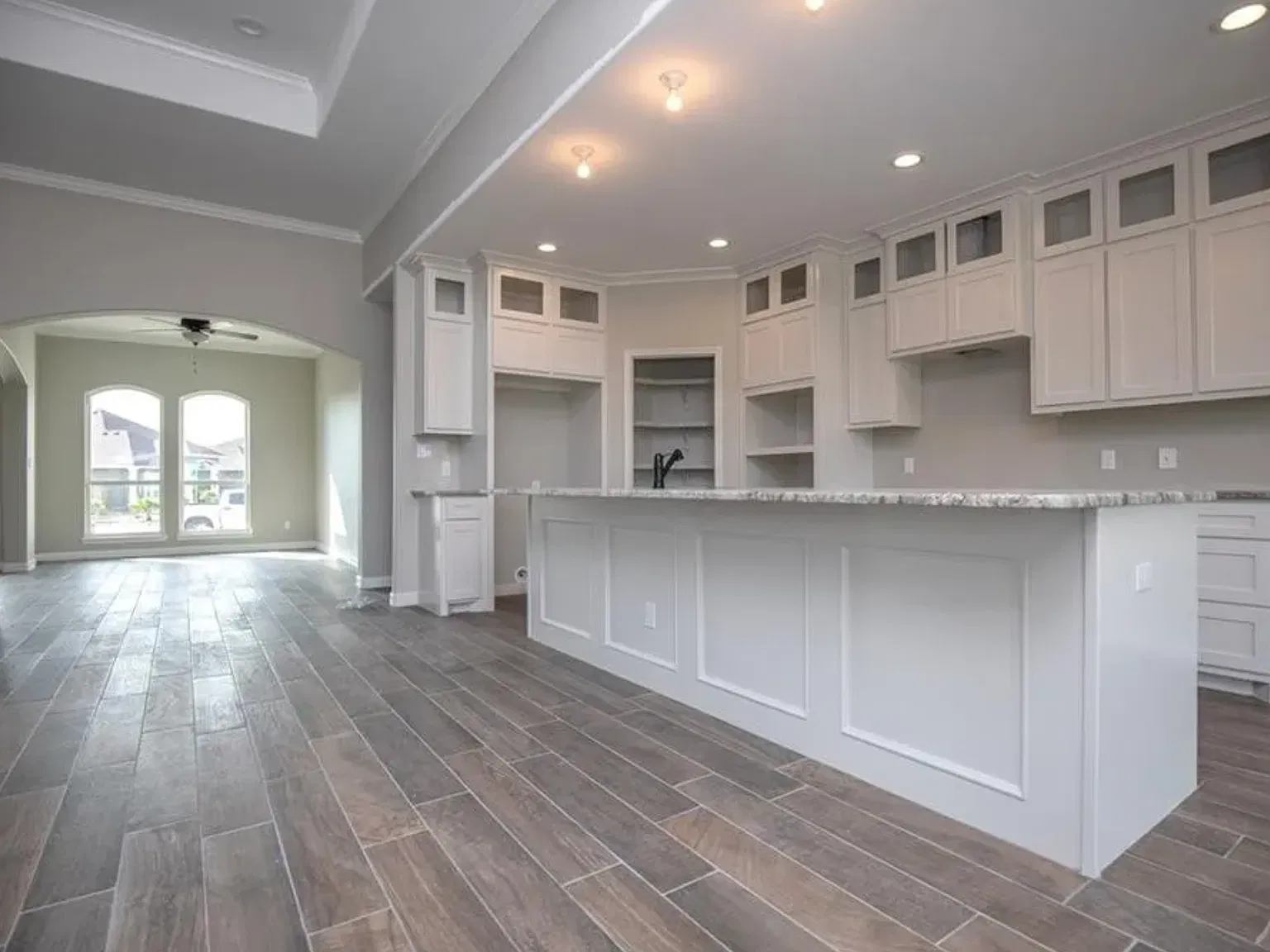 4 bed, 2370 sqft, $3,600 — Photo 2
