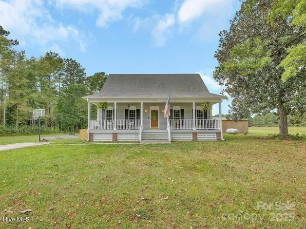 2625 Chauncey Town Rd, Lake Waccamaw, NC 28450