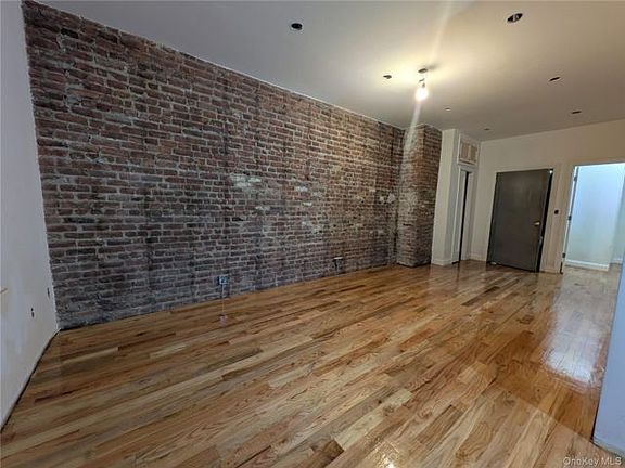 3rd image of 104-44 42nd Ave