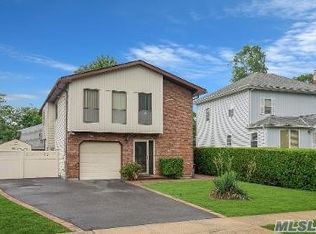 691 Clock Blvd, Massapequa, NY 11758