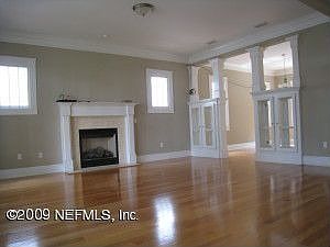2nd image of 1541 Hubbard St