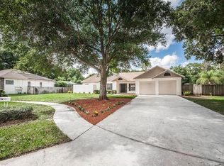 904 Hollyshore Dr, Lutz, FL 33548