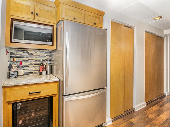 4th image of 2712 44th St W #6