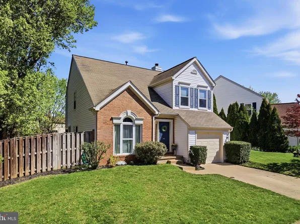 604 Longfellow Dr NE, Leesburg, VA 20176