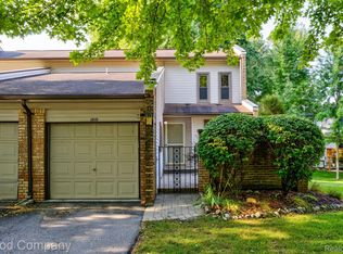 1010 Willow Grove Ct, Rochester, MI 48307