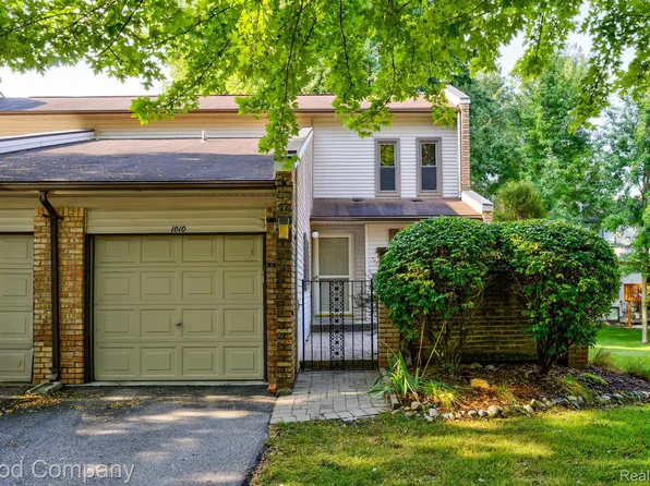 1010 Willow Grove Ct, Rochester, MI 48307