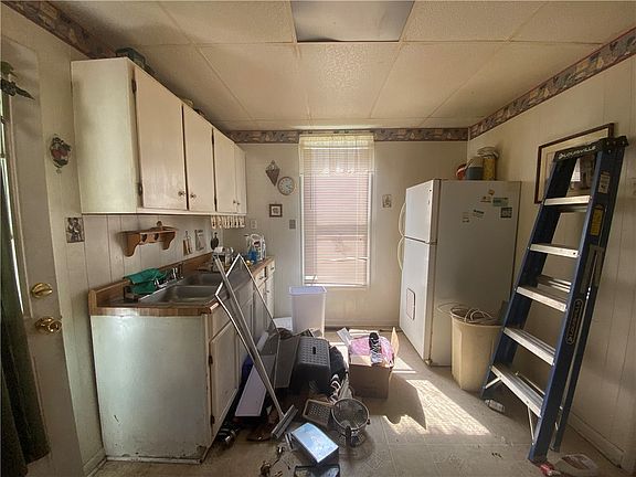 5th image of 301 2nd St