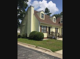 599 Countrytown Dr, Hope Mills, NC 28348