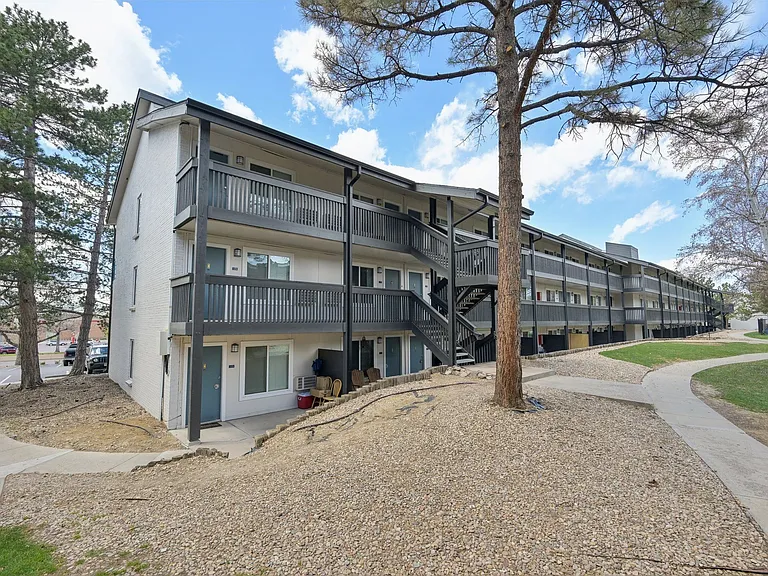 3300 Tamarac Apartments — Photo 31