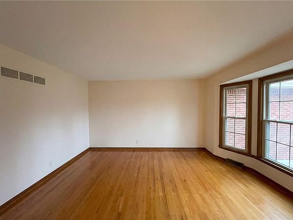 3rd image of 3904 S Stayton Ave