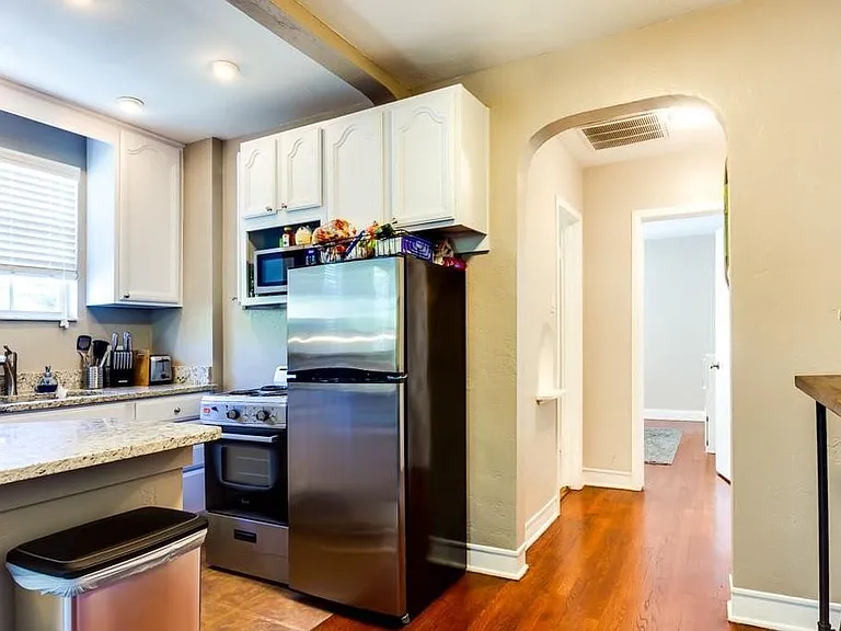 300 12th Ave NE #2 — Photo 7