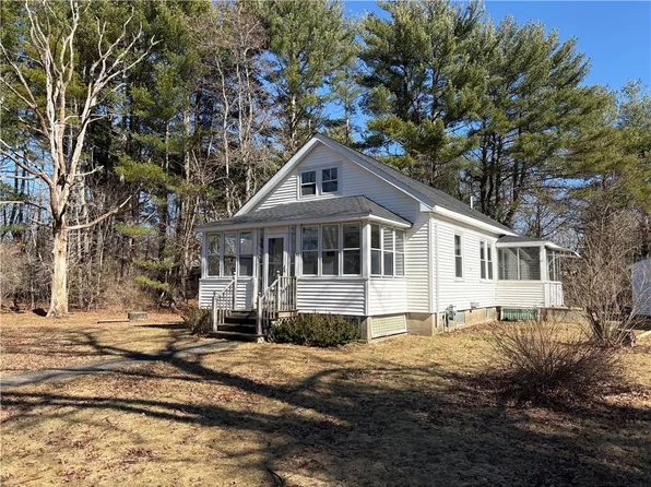 52 Carpenter St, Seekonk, MA 02771