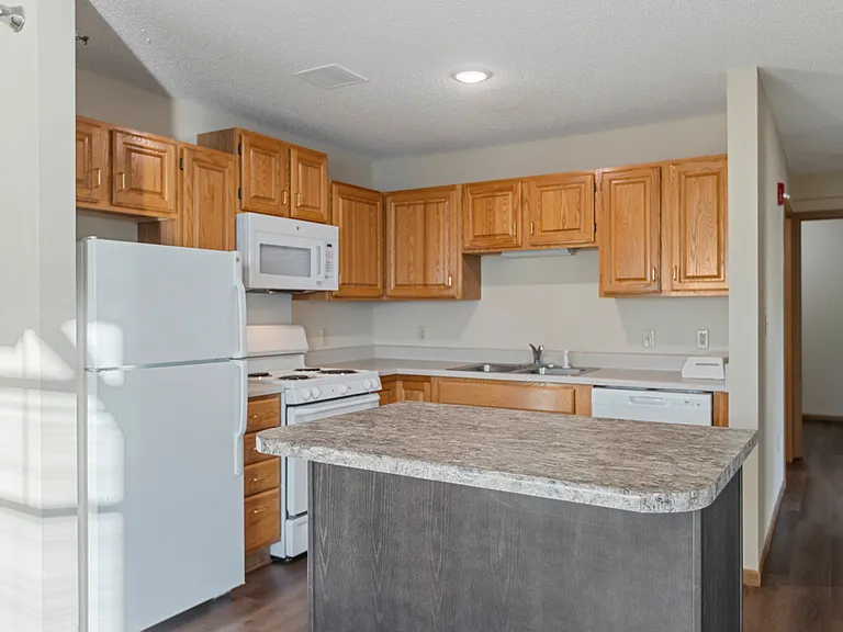 Kenyon Garden Apartments — Photo 30