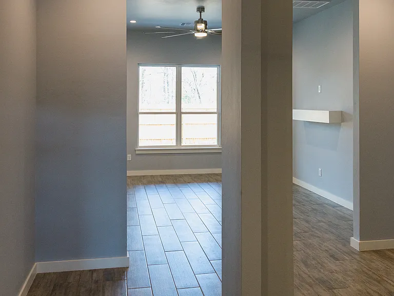 512 Remington Ave — Photo 5