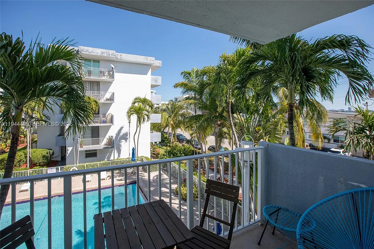 Building Photo - 1801 S Treasure Dr #321