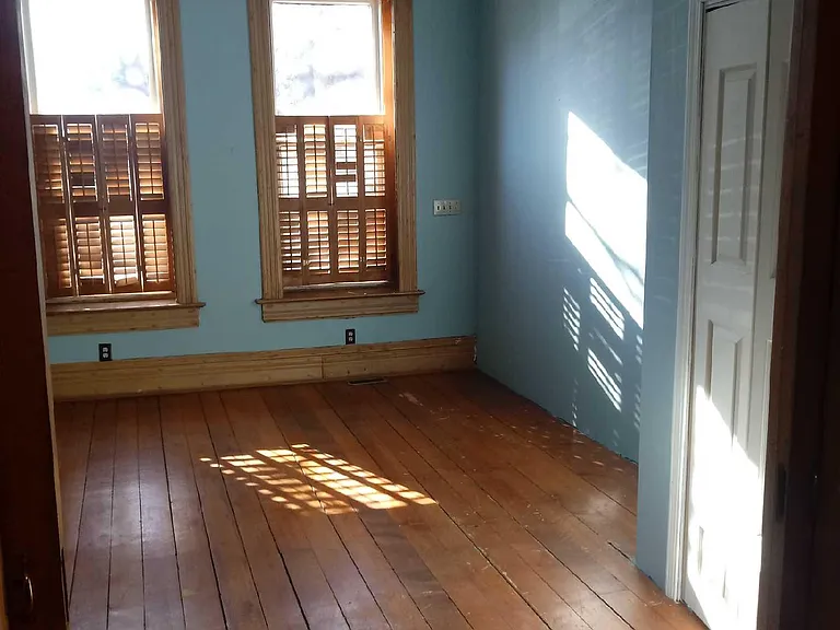 1141 N Winchester Ave — Photo 7
