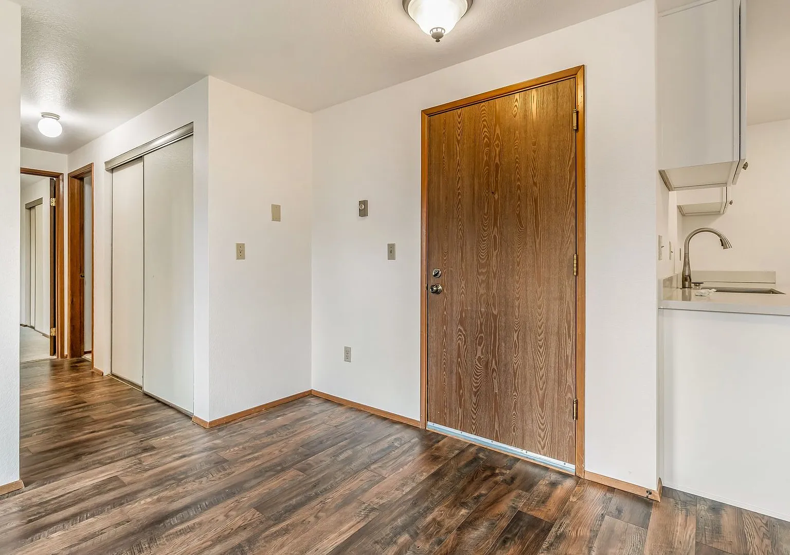 2 Bed 1 Bathroom BitterLake Condo! — Photo 4
