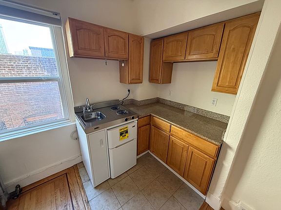 2nd image of 237 Leavenworth St APT 203