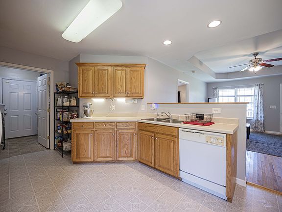 5th image of 122 Melton Ln