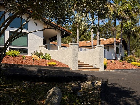 4th image of 875 Golden Hawk Ln