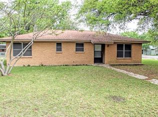 1301 Woodlawn St, Lockhart, TX 78644